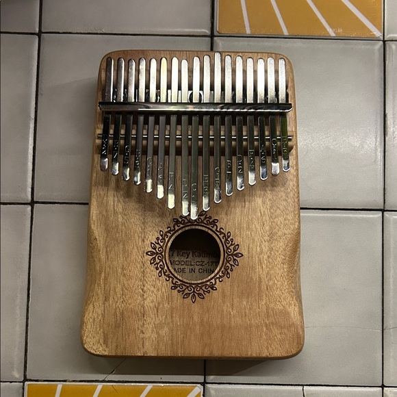 Wooden Kalimba with Metal Keys - Picture 1 of 3